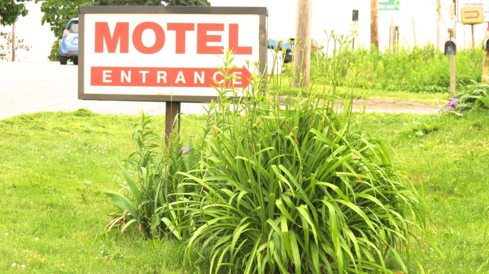 Budget Host Airport Inn 워터빌 외부 사진