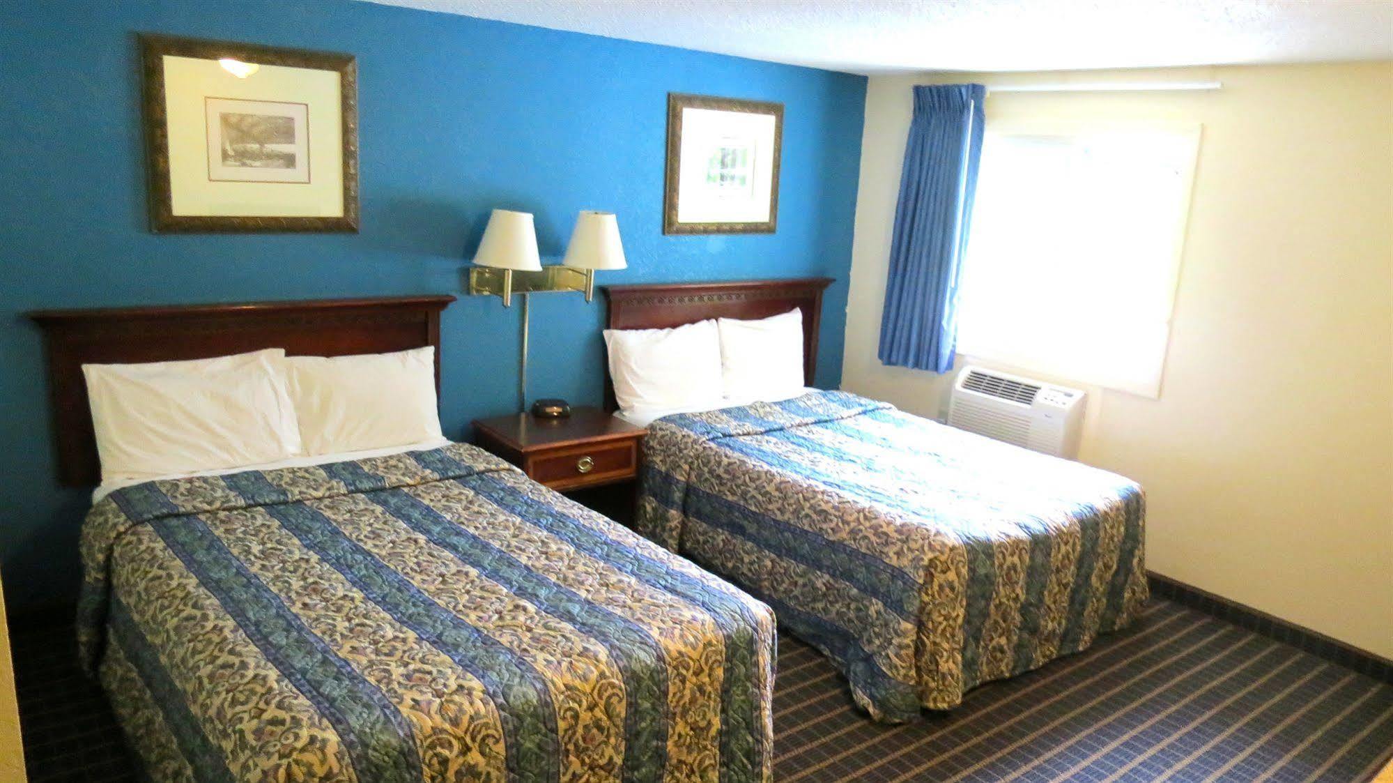 Budget Host Airport Inn 워터빌 외부 사진
