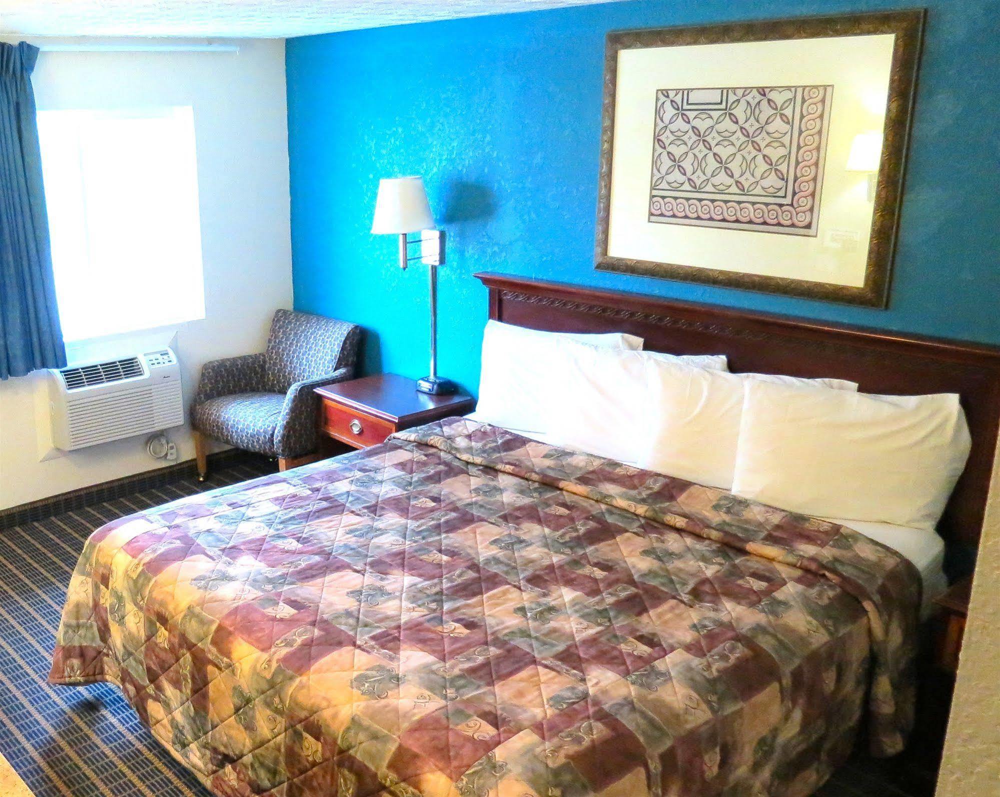 Budget Host Airport Inn 워터빌 외부 사진